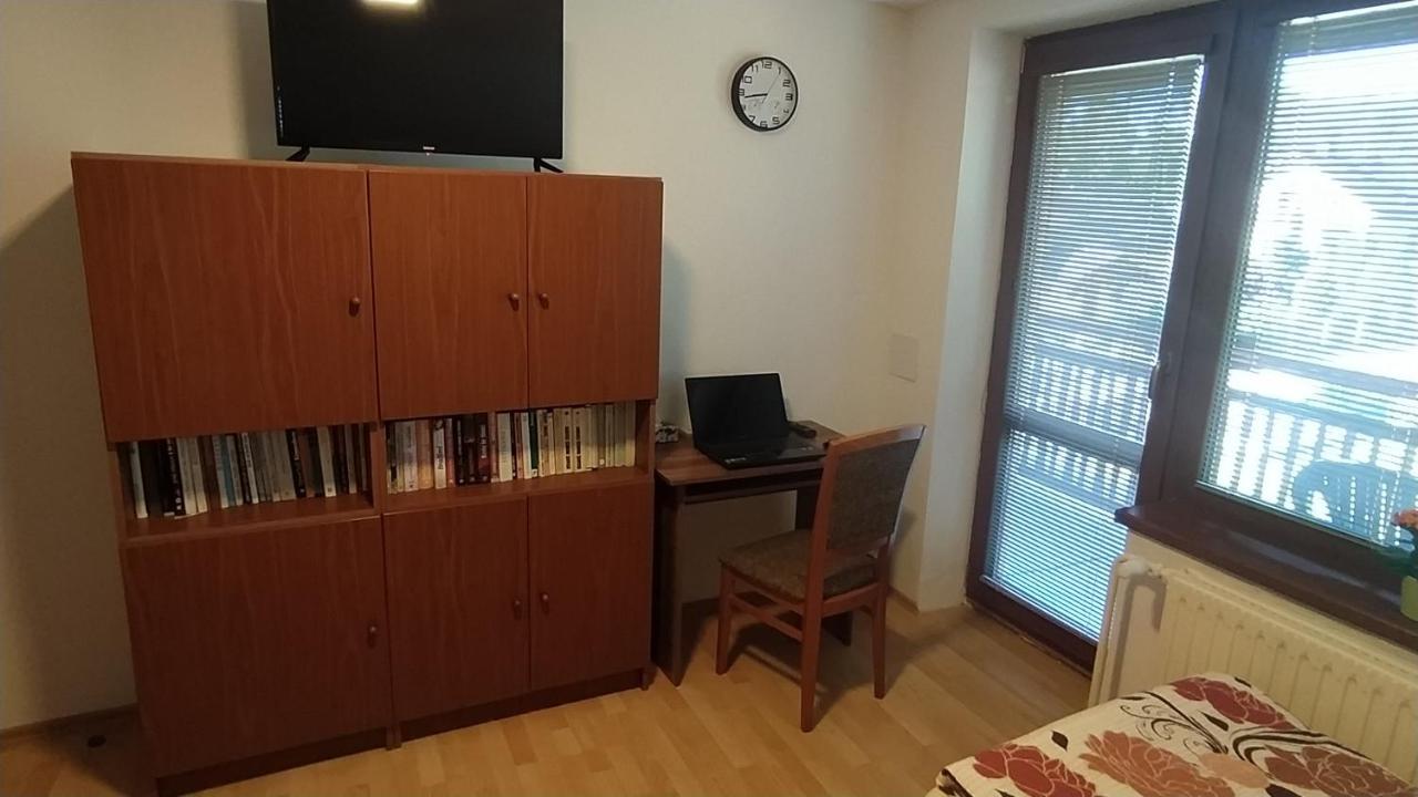 Apartman U Spycharu Bile Policany Exteriör bild