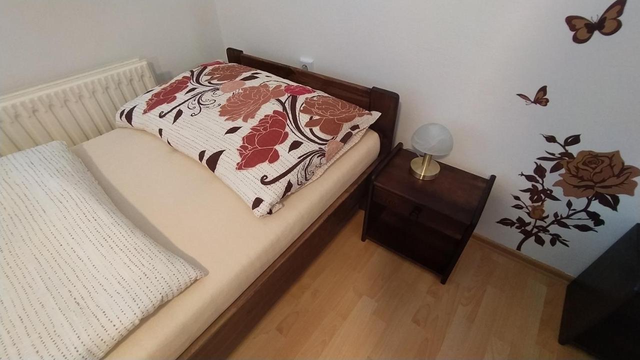 Apartman U Spycharu Bile Policany Exteriör bild