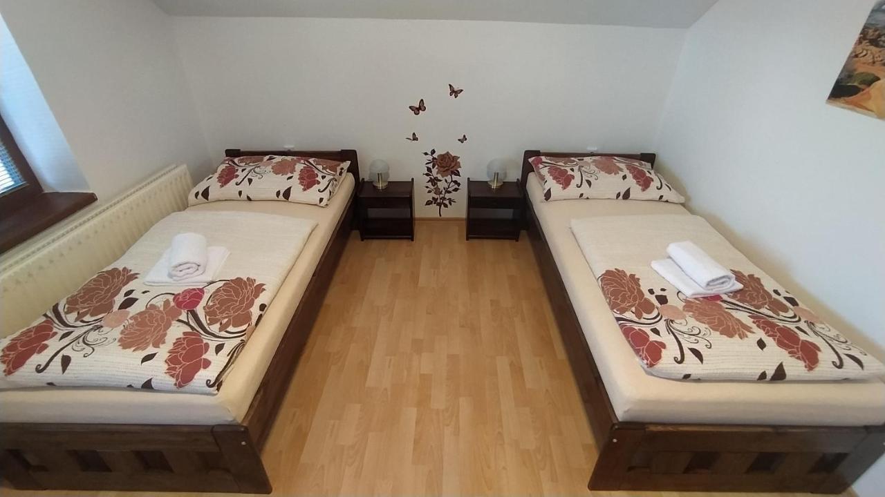 Apartman U Spycharu Bile Policany Exteriör bild